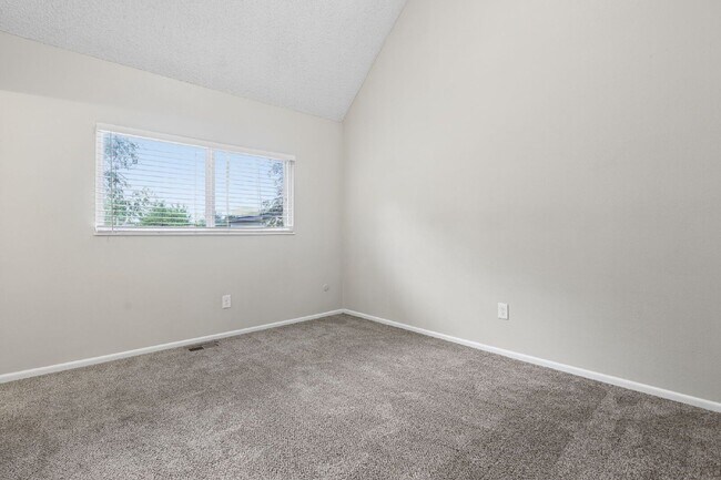 Building Photo - 2390 Middleton Ct