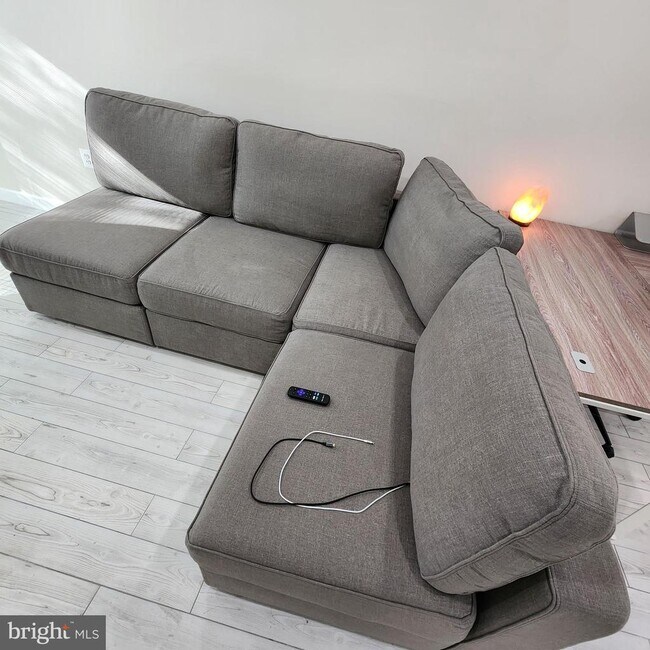 Building Photo - 255 S Pickett St