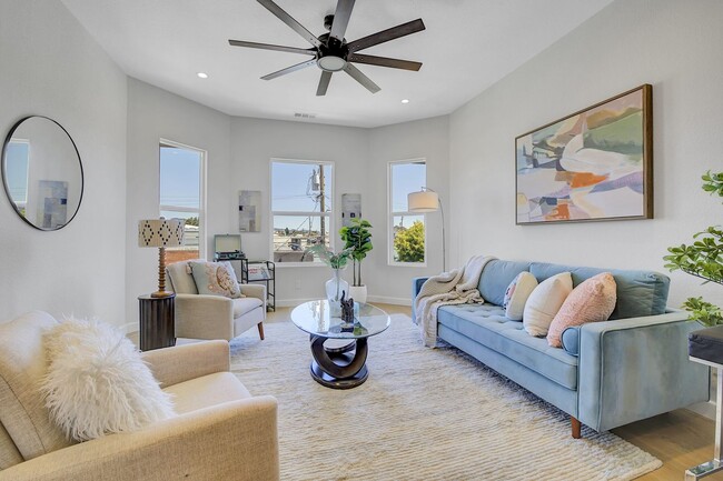 Building Photo - Stylish West Oakland 2/1 Flat - Completely...