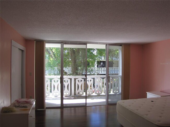 Building Photo - 2630 Pearce Dr