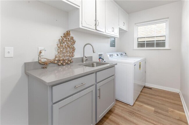 Building Photo - Brand new remodel in North OKC + 4 bedrooms