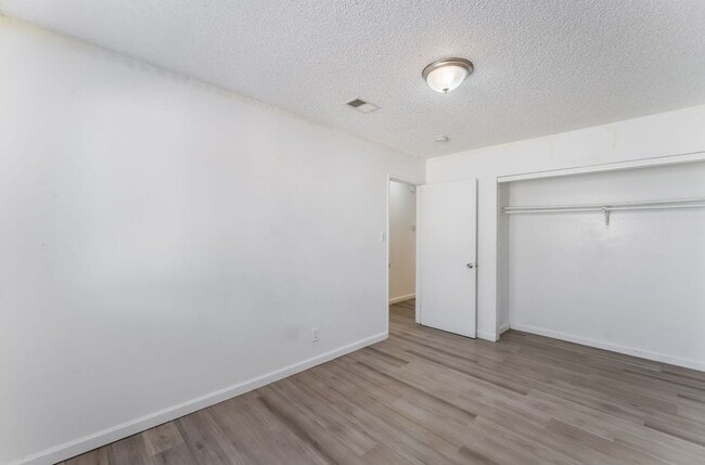 Building Photo - Upgraded 3 Bedroom Unit Near Air Force Base!