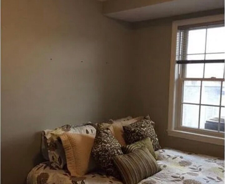 Building Photo - 3 Cross St