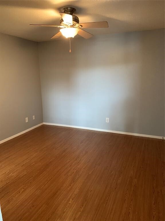 Building Photo - 10855 Meadowglen Ln