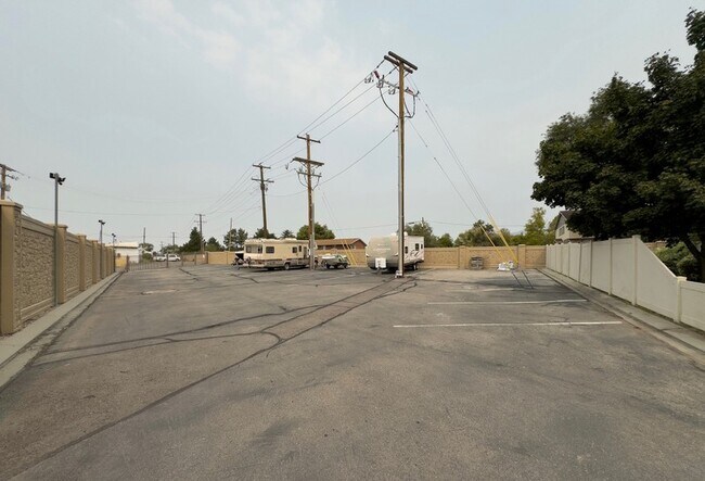 Building Photo - 634 E 60 S