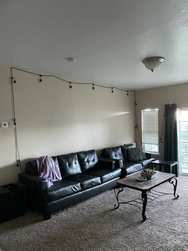Building Photo - 405 Belmont Pl