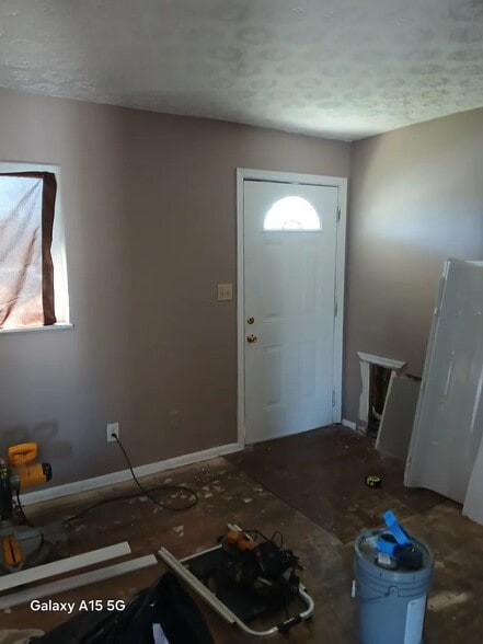 Building Photo - 4048 E Livingston Ave