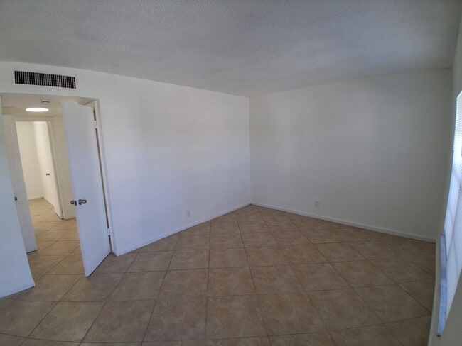 Building Photo - 1333 S Dixie Hwy