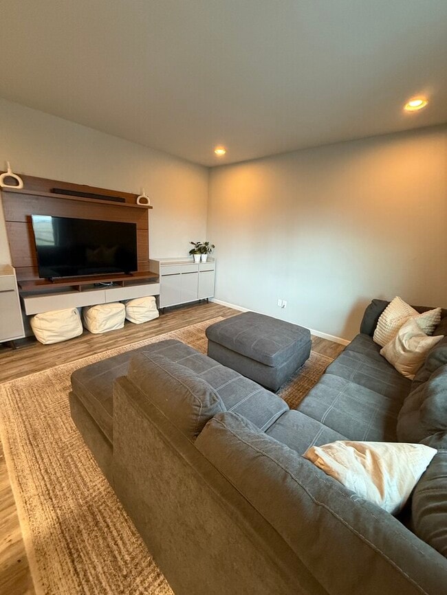 Building Photo - 3 Bed/2.5 Bath Home with Garage / Available Soon / Special Offer