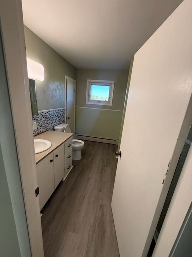 Building Photo - Three Bedroom Single Family House for Rent...