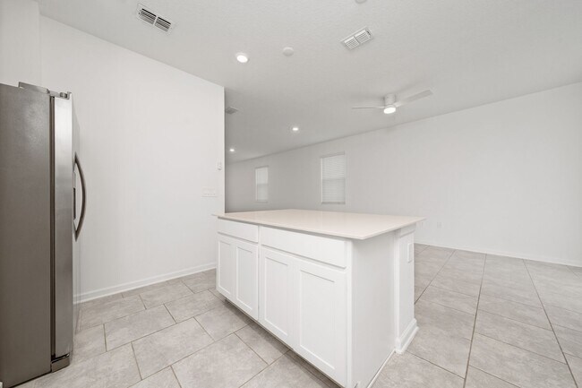 Building Photo - 3330 Laurent Lp