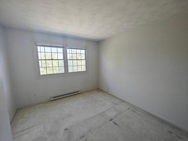 Building Photo - 18 Broadview Hts