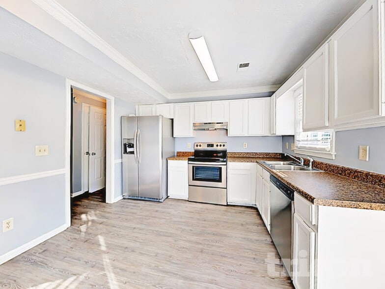 Building Photo - 3850 Paulownia Dr