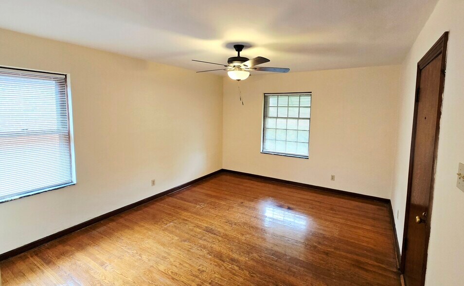 Building Photo - 3952 Jamieson Ave