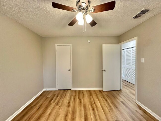 Building Photo - Tour Today! Newly Updated 2 Bedroom 1 Bath...