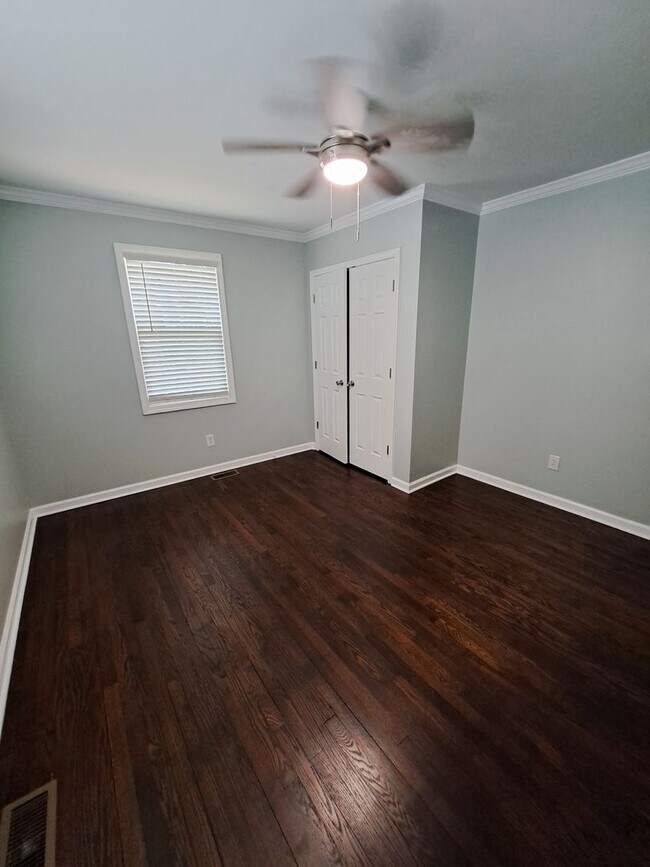 Building Photo - 1450-1452 Brentwood Drive