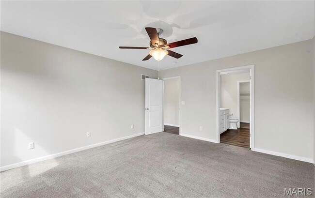 Building Photo - 4602 Siesta Dr