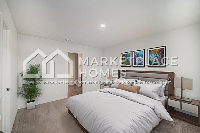 Building Photo - 933 Burlington Ave