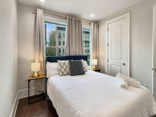 Building Photo - 401 Upper E Ave