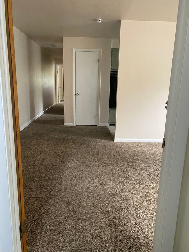 Building Photo - 3401 Berkley Ave