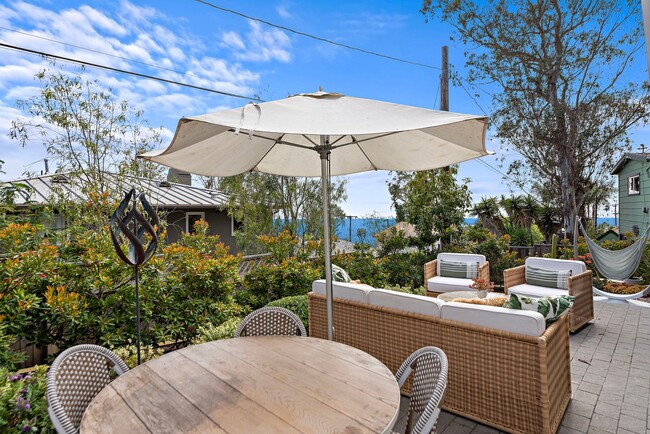 Building Photo - Modern Coastal Lease in Top of the World
