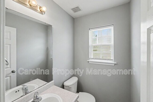 Building Photo - 10521 Barvas St