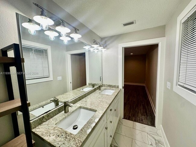 Building Photo - 399 SW Broderick Dr