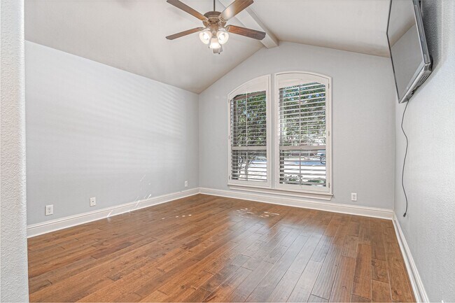 Building Photo - 5914 Llano Ct