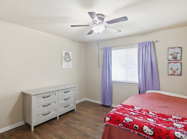 Building Photo - Dual Primary Suites, Screened Porch, and Office in Highland Grove