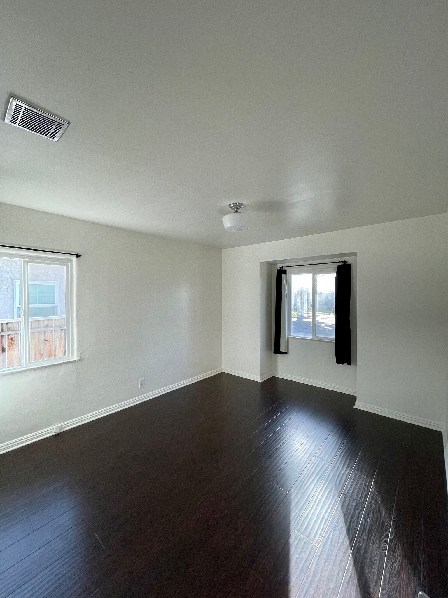Front bedroom - 328 N Lincoln St