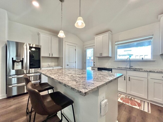 Building Photo - 1357 Kneehigh Ln