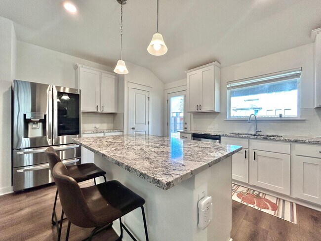 Building Photo - Inviting 4-Bed, 2.5-Bath Home with High Ceilings and Covered Deck