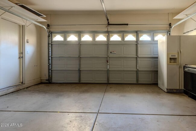 Building Photo - 2051 E Carla Vista Dr