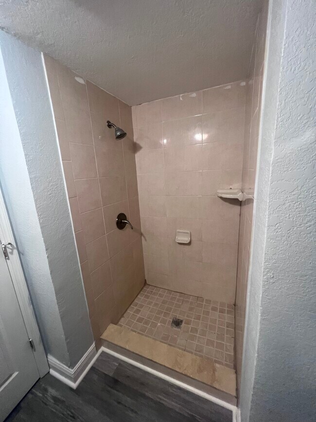 Building Photo - 3649 Haines Rd N