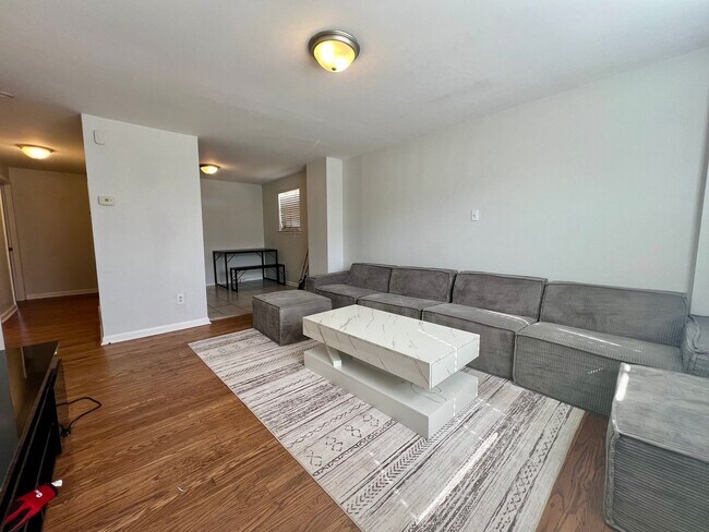 Building Photo - 7201 Devon St