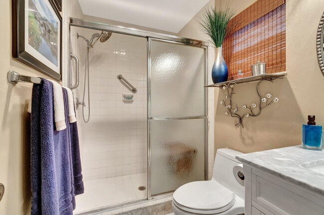 Building Photo - 13194 Lucinda Palm Ct