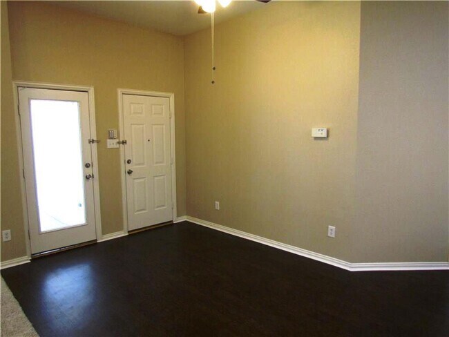 Building Photo - 1814 Roundrock