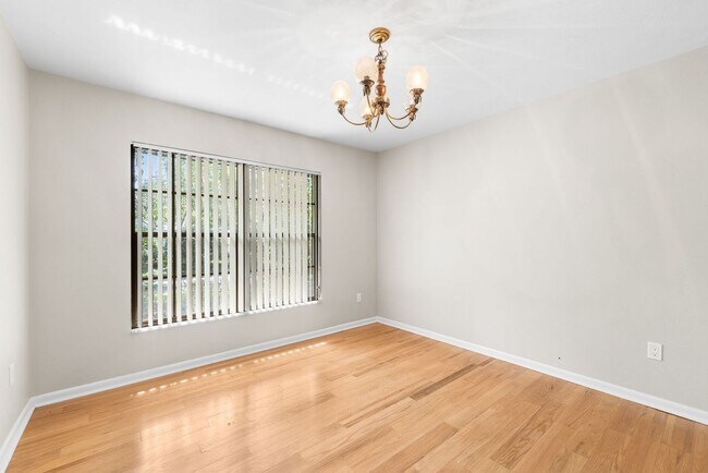 Building Photo - Spacious Pool Home in Desirable NW Gainesville