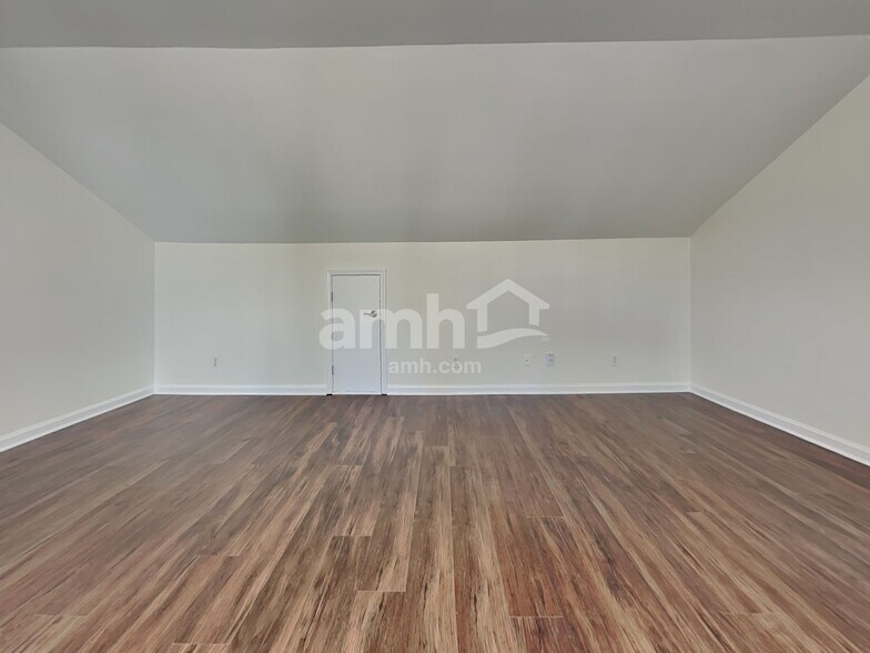 Building Photo - 6325 Elderslie Dr