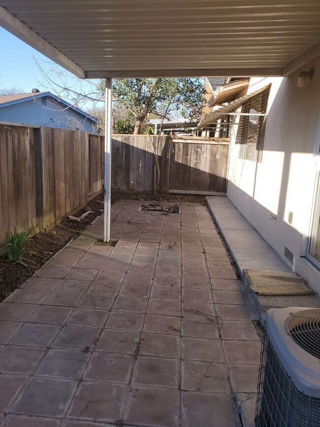 Building Photo - K1329-1331RA