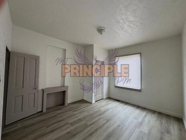 Building Photo - 2-Bedroom House in Prime Downtown Butte Location