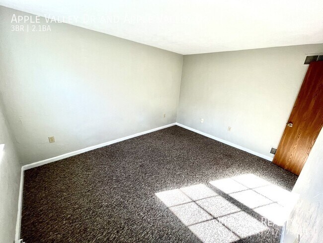 Building Photo - 818 Apple Valley Dr