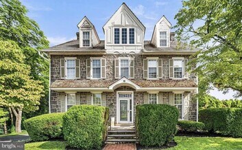 Building Photo - 28 W Main St