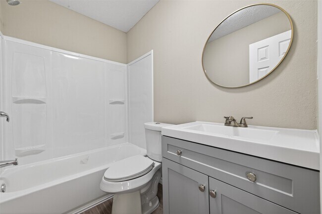 Building Photo - 210 N Shirley Ln