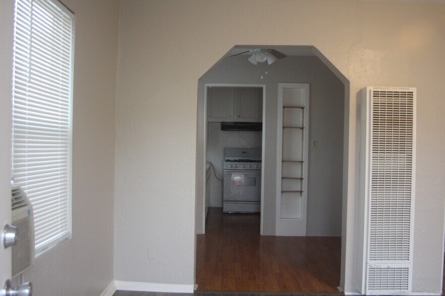 Building Photo - 911 S Marguerita Ave