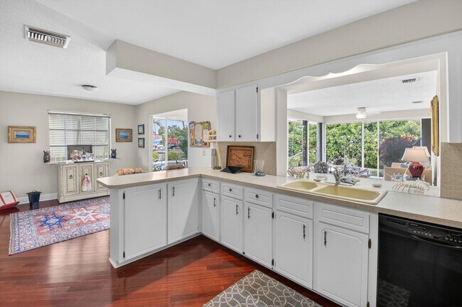 Building Photo - 30 Spanish River Dr