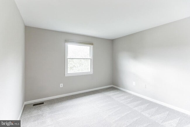 Building Photo - 5335 Lake Cove Ct