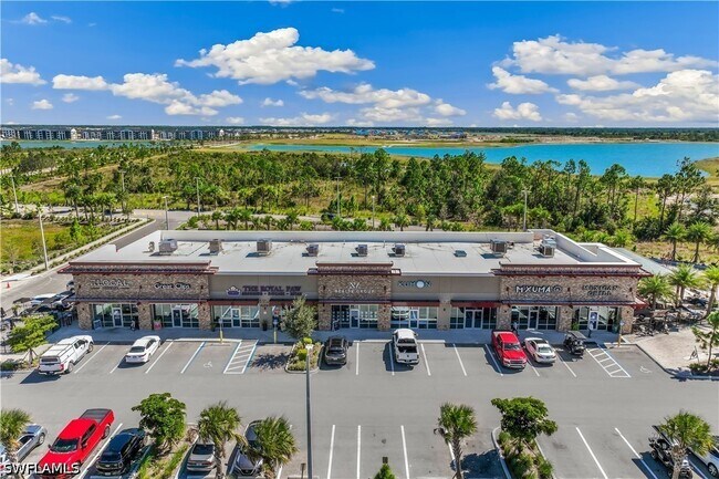 Building Photo - 15285 Grn Acrs Ave