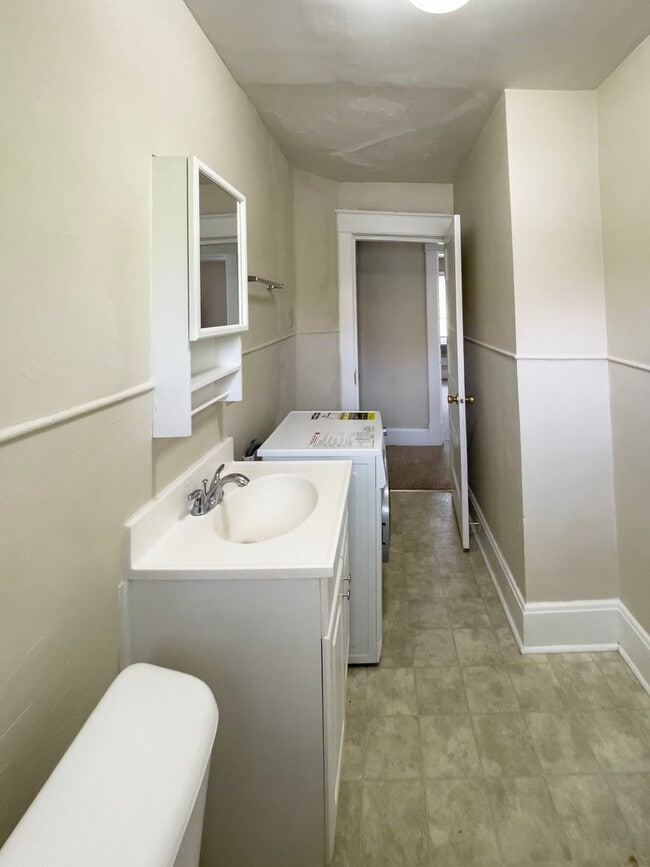 Building Photo - 940 S 15th St