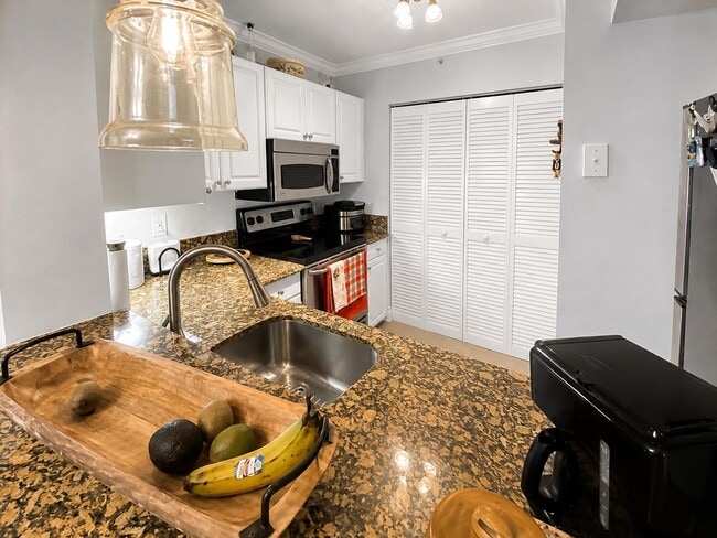 Building Photo - 2721 Ocean Club Blvd